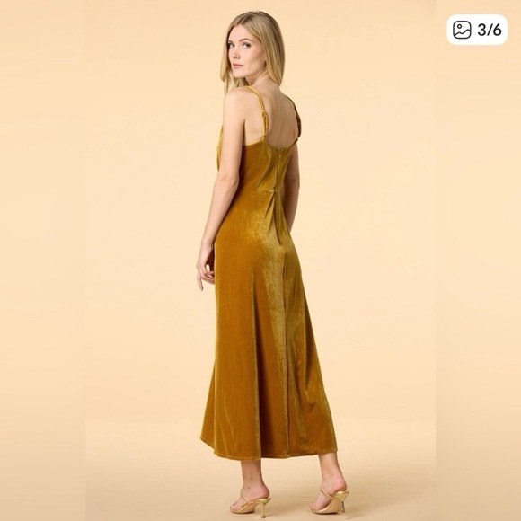 Zarr Collection Ruched Velvet Dress - Picture 4 of 15